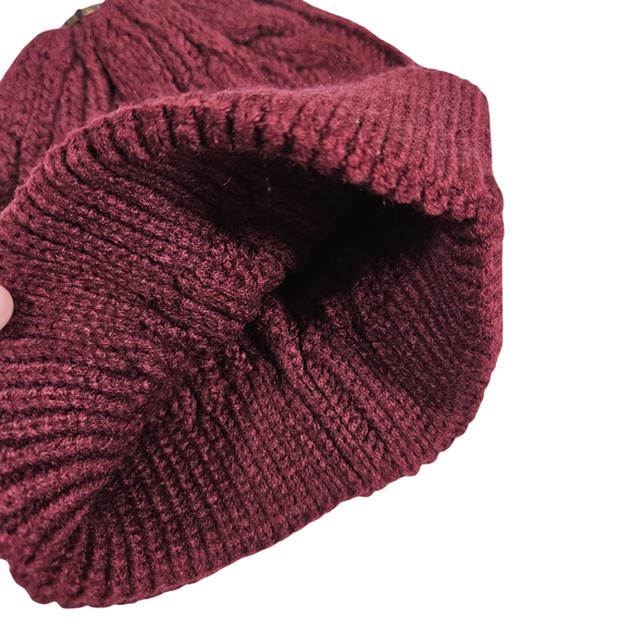 Bundle Of Winter Hats, Assorted Brands And Colors, 3 Adult/1 Child - Picture 3 of 12